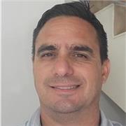 Soy artista plástico, dibujante pintor y muralista. He dado clases en galerias de arte